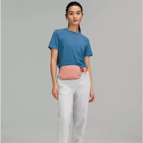 Lululemon Pale Pink Everywhere Belt Bag, NWT - Picture 2 of 9